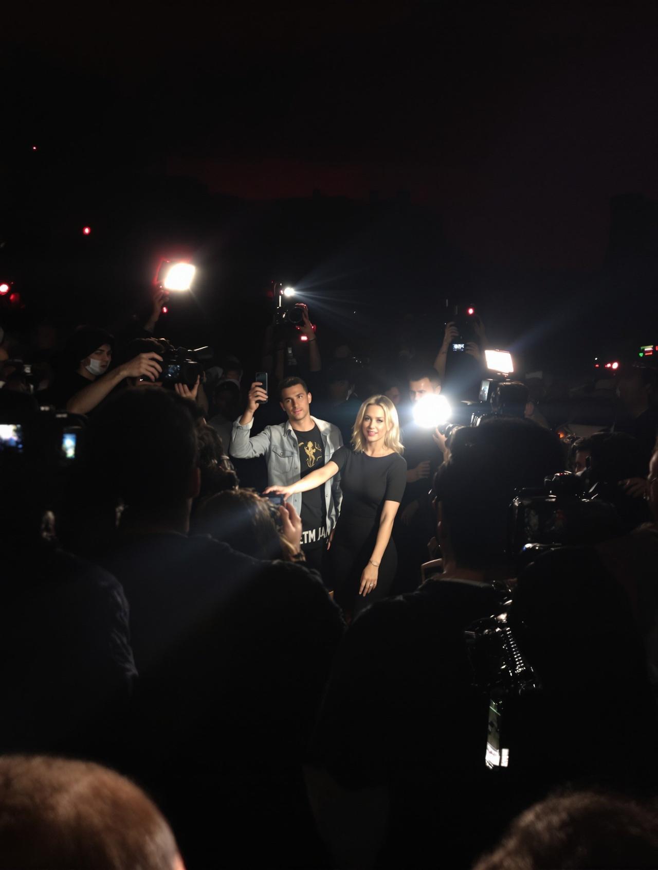 吃瓜网在线资源-深夜约会现场曝光-出轨瓜精选图片